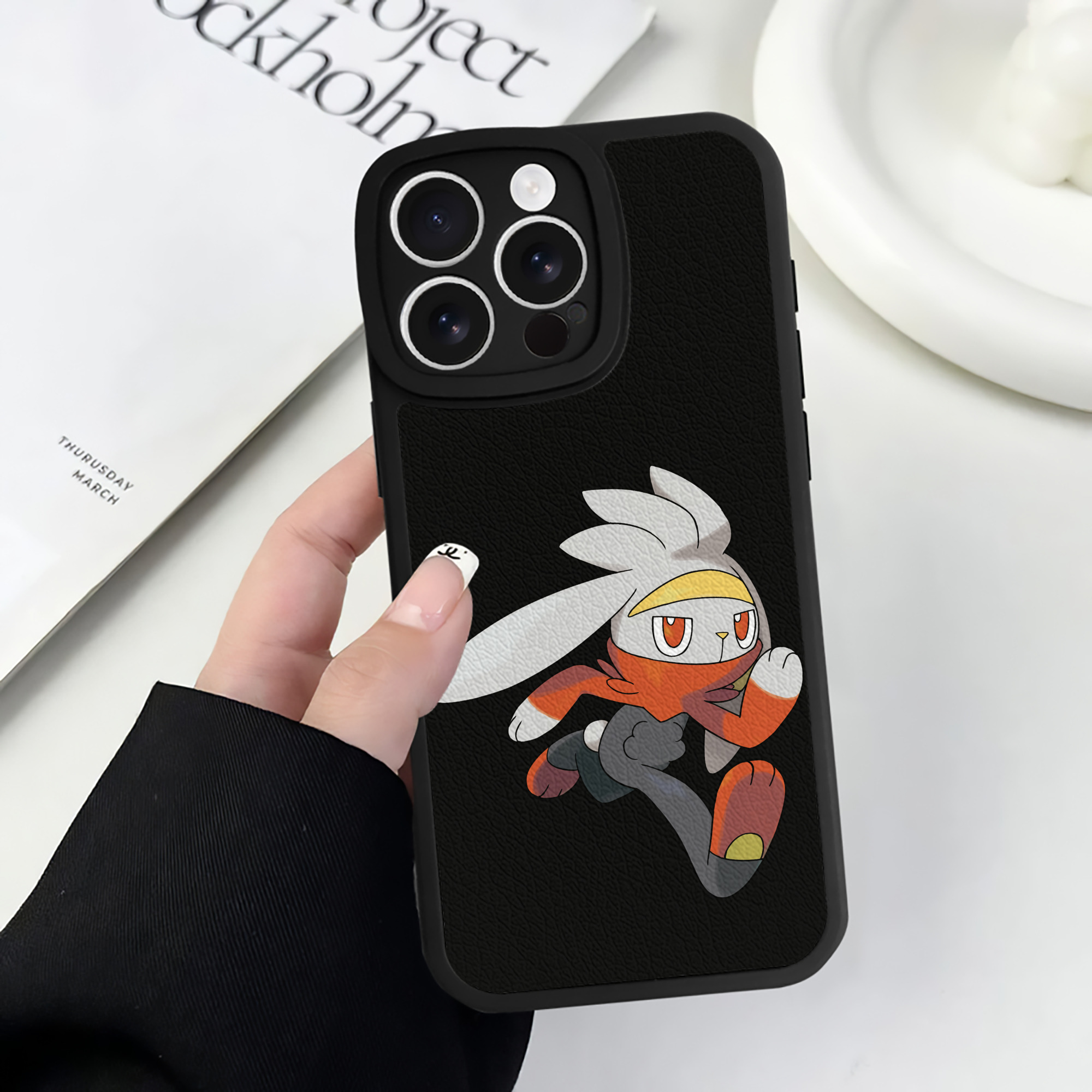 （画像用） ポケットモンスター Pokémon 【iPhone 16シリーズ対応】シリコンスマホケース（レザー調） 材質：シリコン